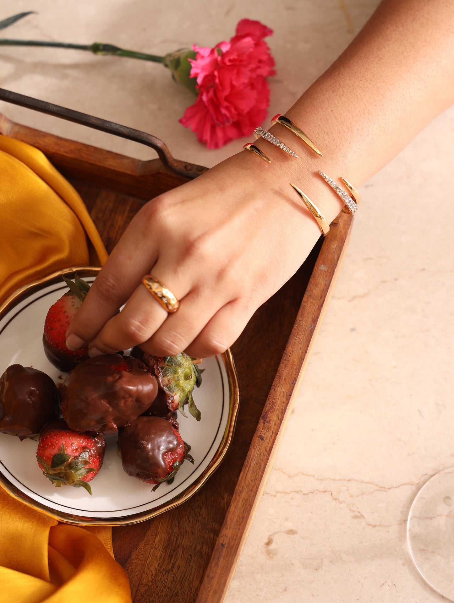 gold toned simple adjustable bracelet